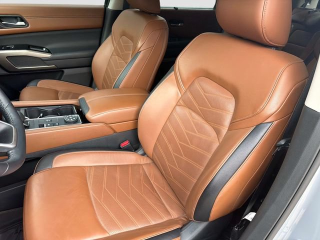 Used 2023 Nissan Pathfinder Platinum AWD/4WD image 18