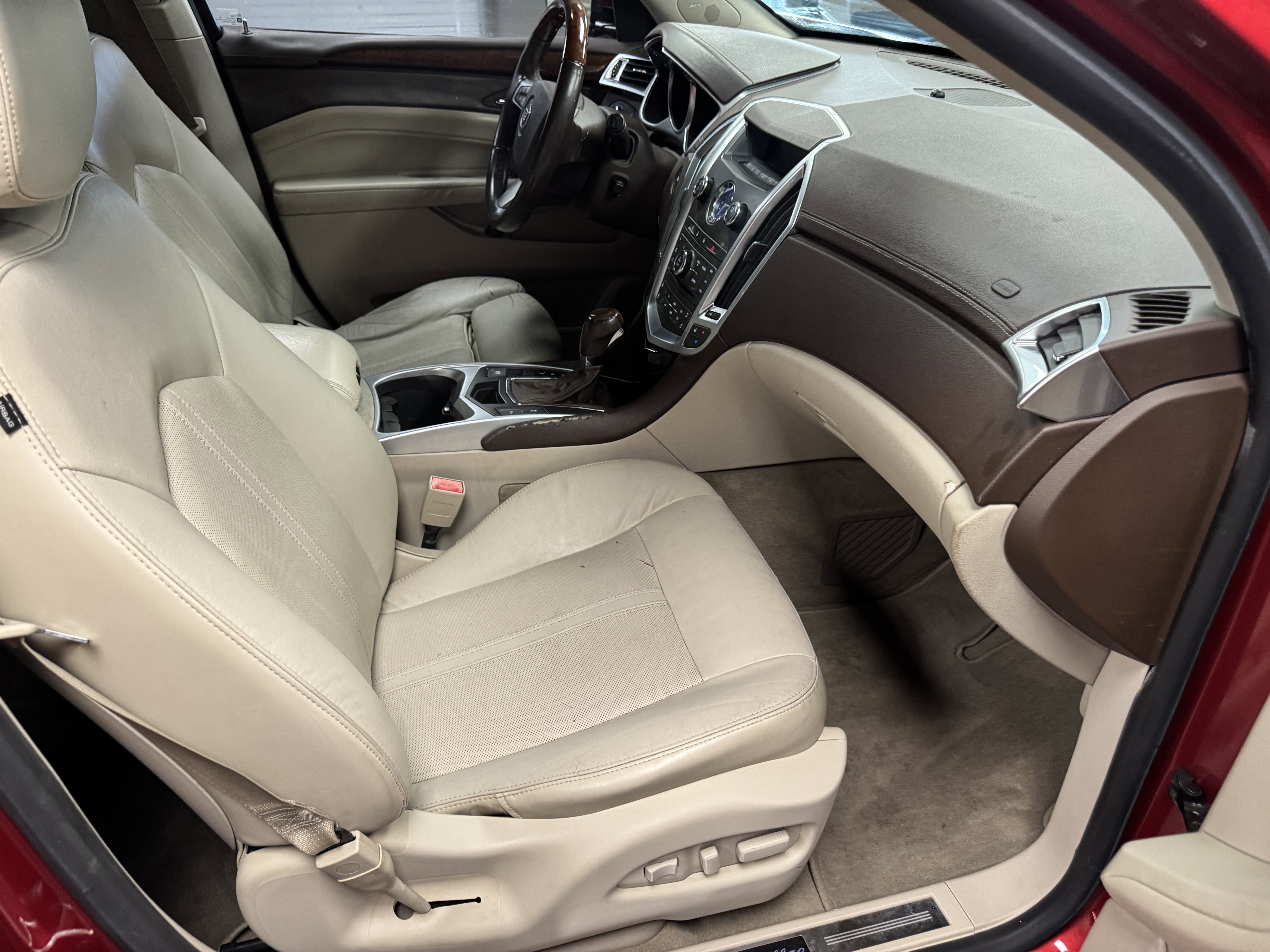 Used 2010 Cadillac SRX Luxury image 12