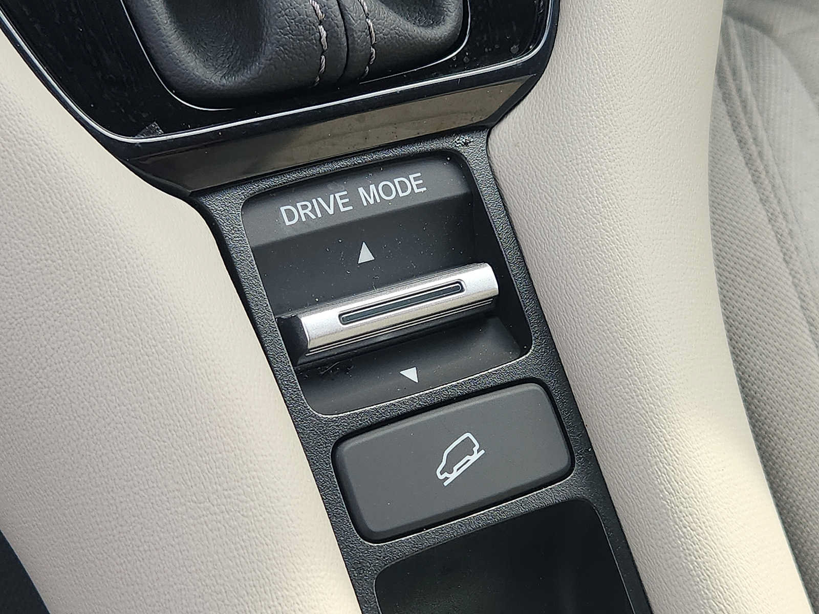 Certified 2026 Honda HR-V LX image 25