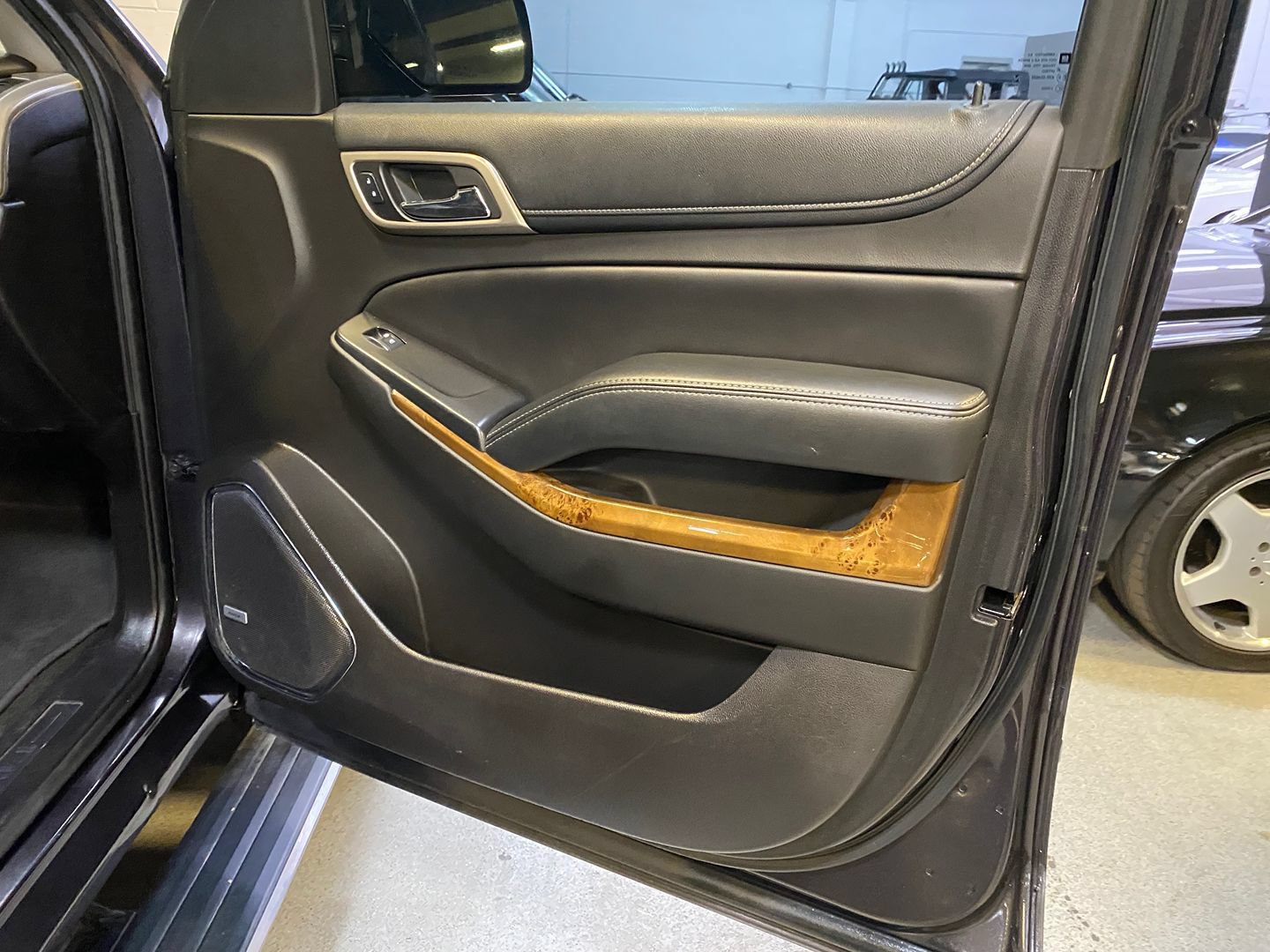 Used 2017 GMC Yukon XL Denali w/ Open Road Package RWD image 33