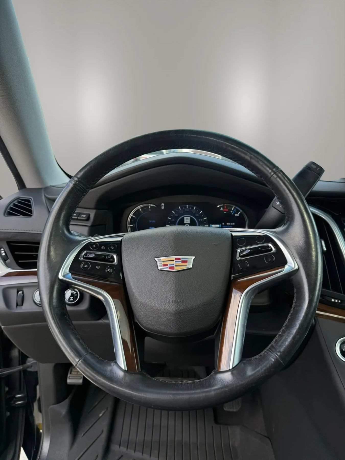 Used 2020 Cadillac Escalade Luxury AWD/4WD image 17