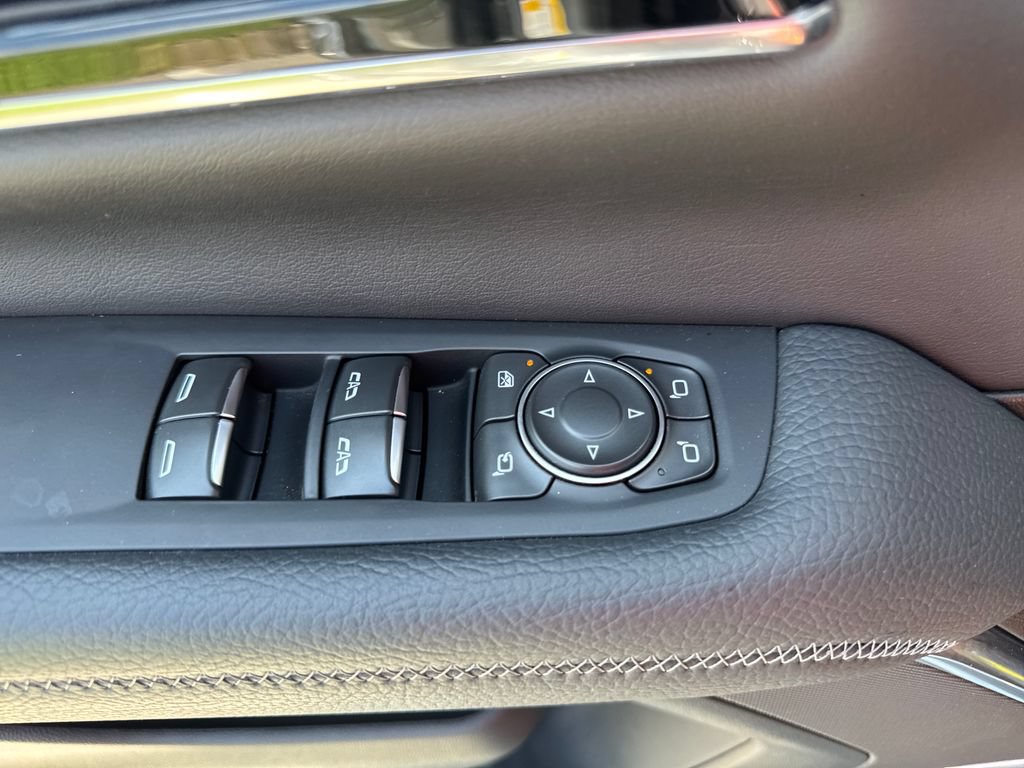 Used 2025 GMC Yukon Denali AWD/4WD image 22