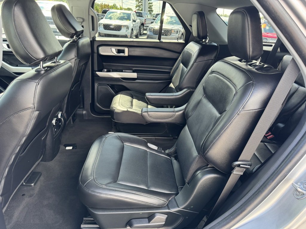Used 2022 Ford Explorer Limited w/ Equipment Group 301A image 32