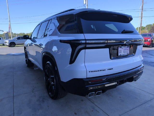 Used 2026 Chevrolet Traverse RS w/ LPO, Floor Liner Package AWD/4WD image 7