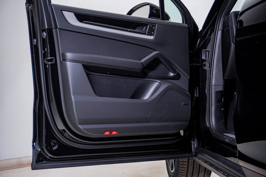 New 2026 Porsche Cayenne Coupe image 25