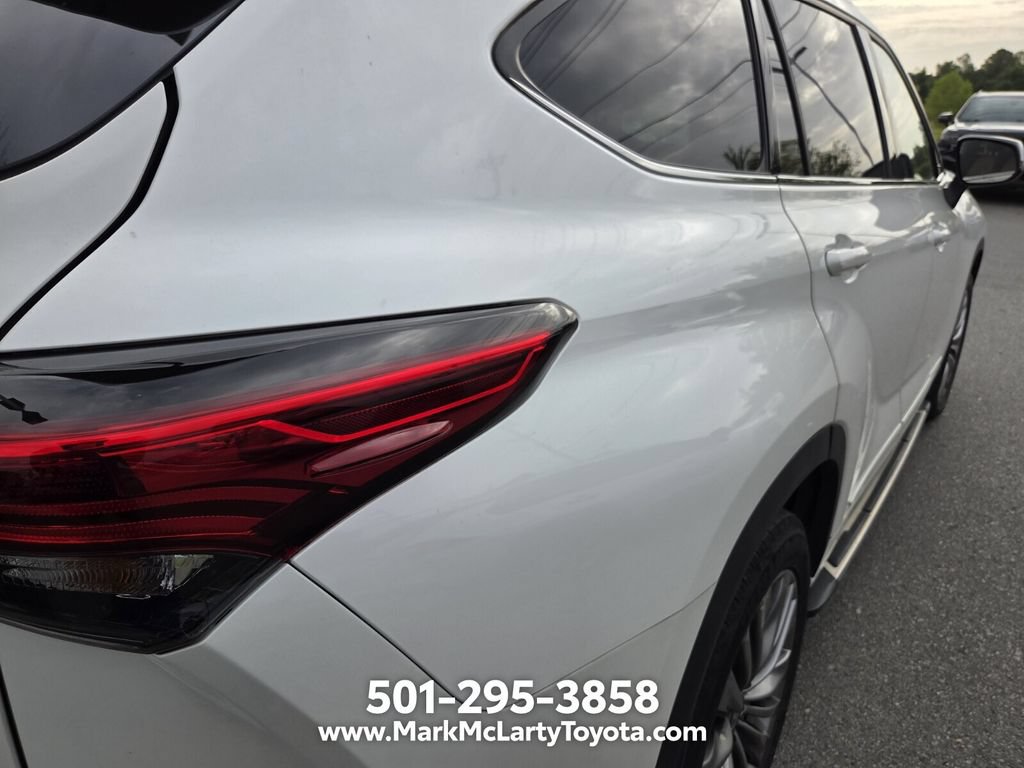 Used 2021 Toyota Highlander Platinum FWD image 10