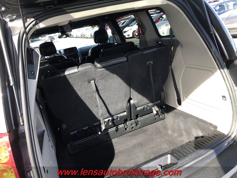 Used 2018 Dodge Grand Caravan SXT FWD image 16