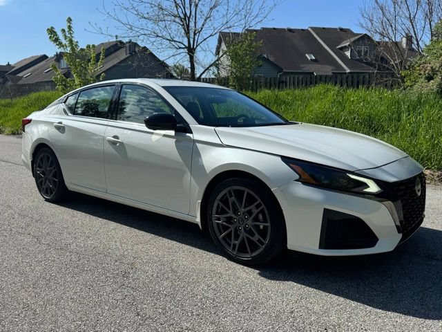 Used 2023 Nissan Altima 2.0 SR FWD image 4