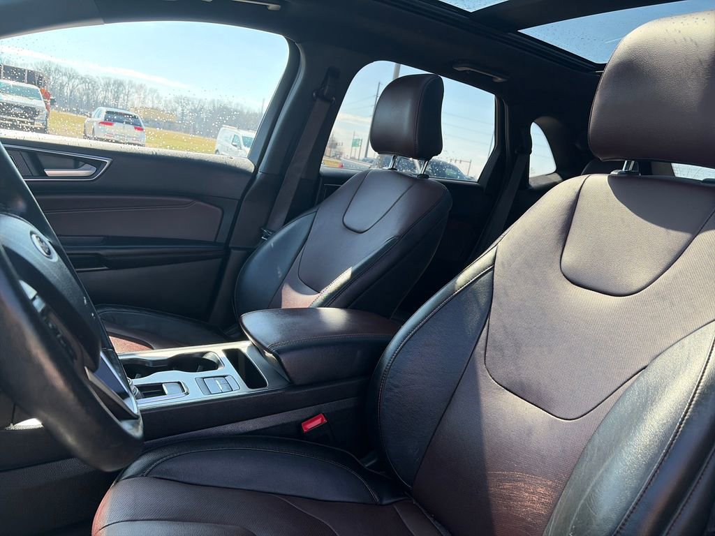Used 2022 Ford Edge Titanium w/ Equipment Group 301A AWD/4WD image 17