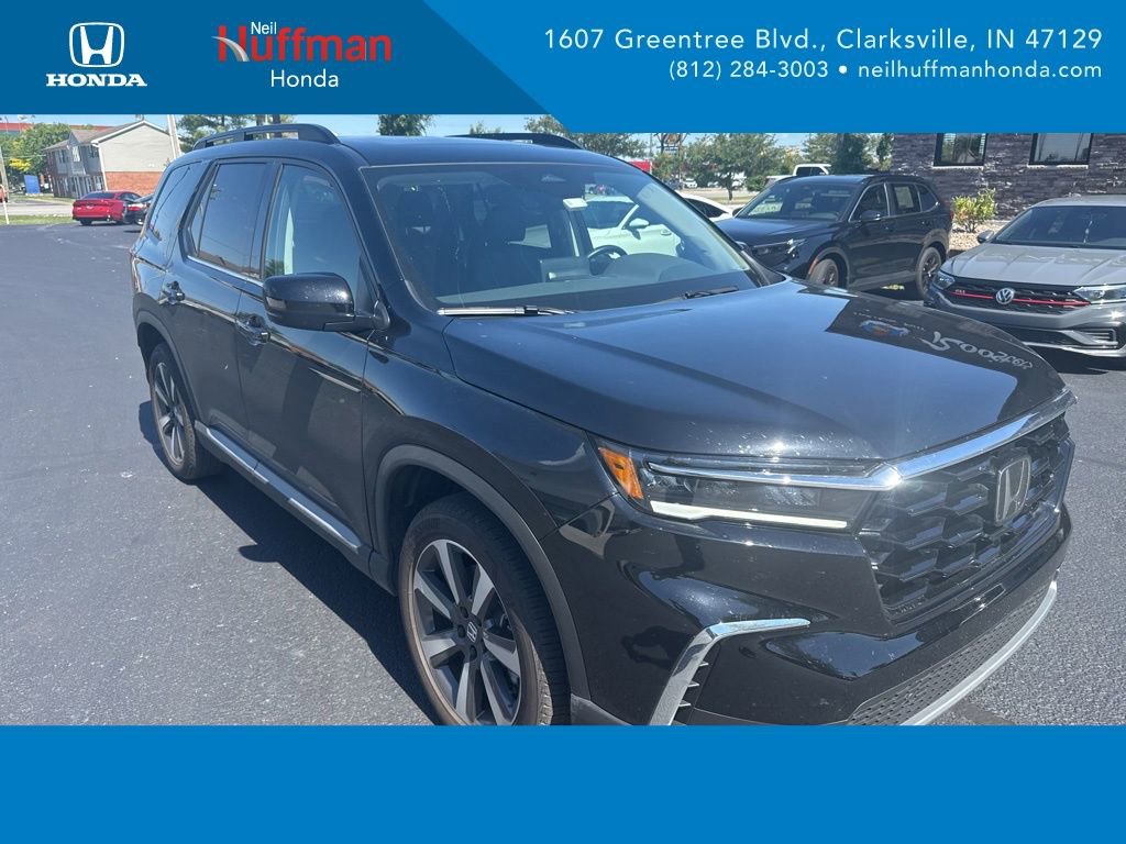 Used 2024 Honda Pilot Touring image 1