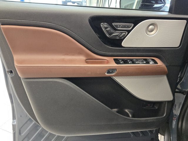 Used 2025 Lincoln Aviator Reserve w/ Equipment Group 201A AWD/4WD image 22