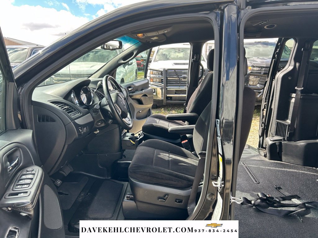 Used 2014 Dodge Grand Caravan SXT w/ UConnect Hands-Free Group FWD image 10