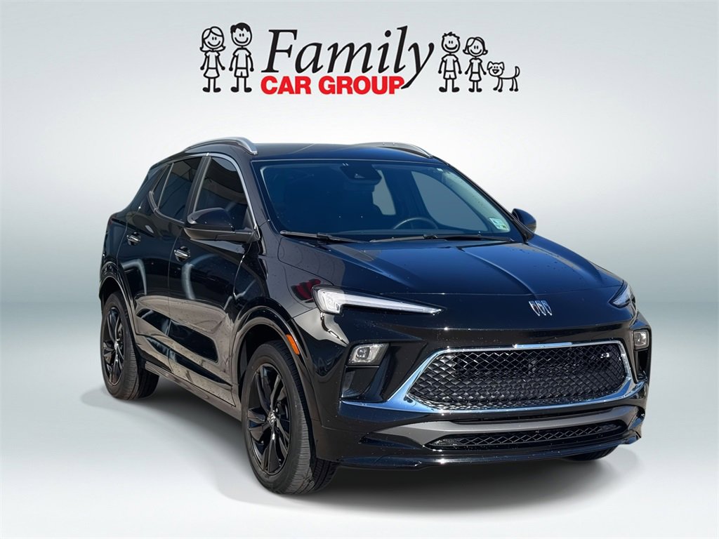 Used 2024 Buick Encore GX Sport Touring image 2