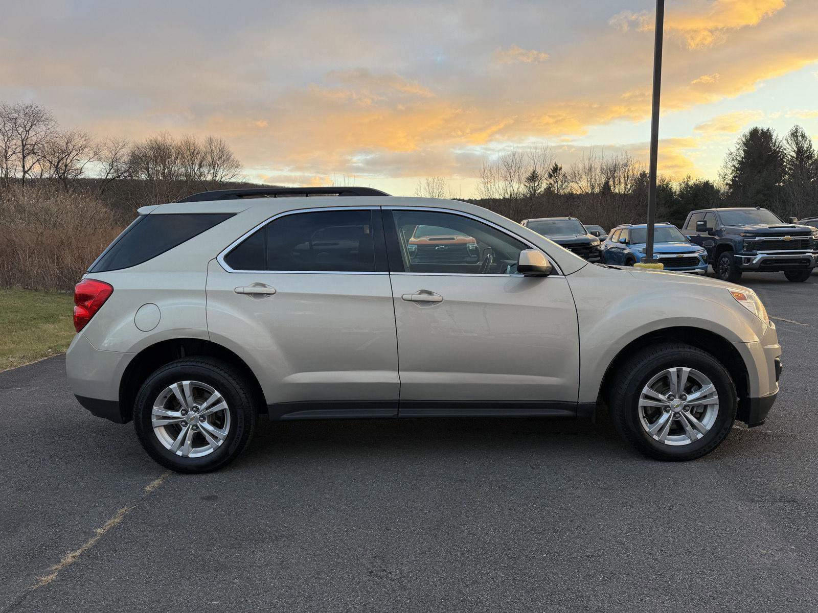Used 2011 Chevrolet Equinox LT w/ Driver Convenience Package image 9