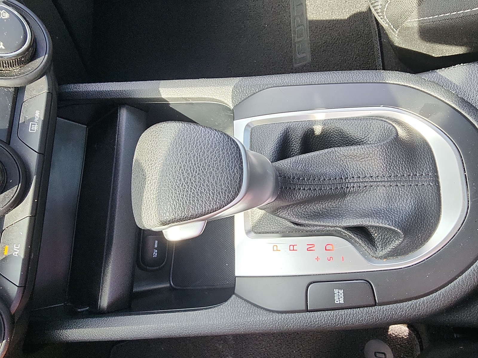 Used 2024 Kia Forte LXS w/ LXS Technology Package FWD image 16