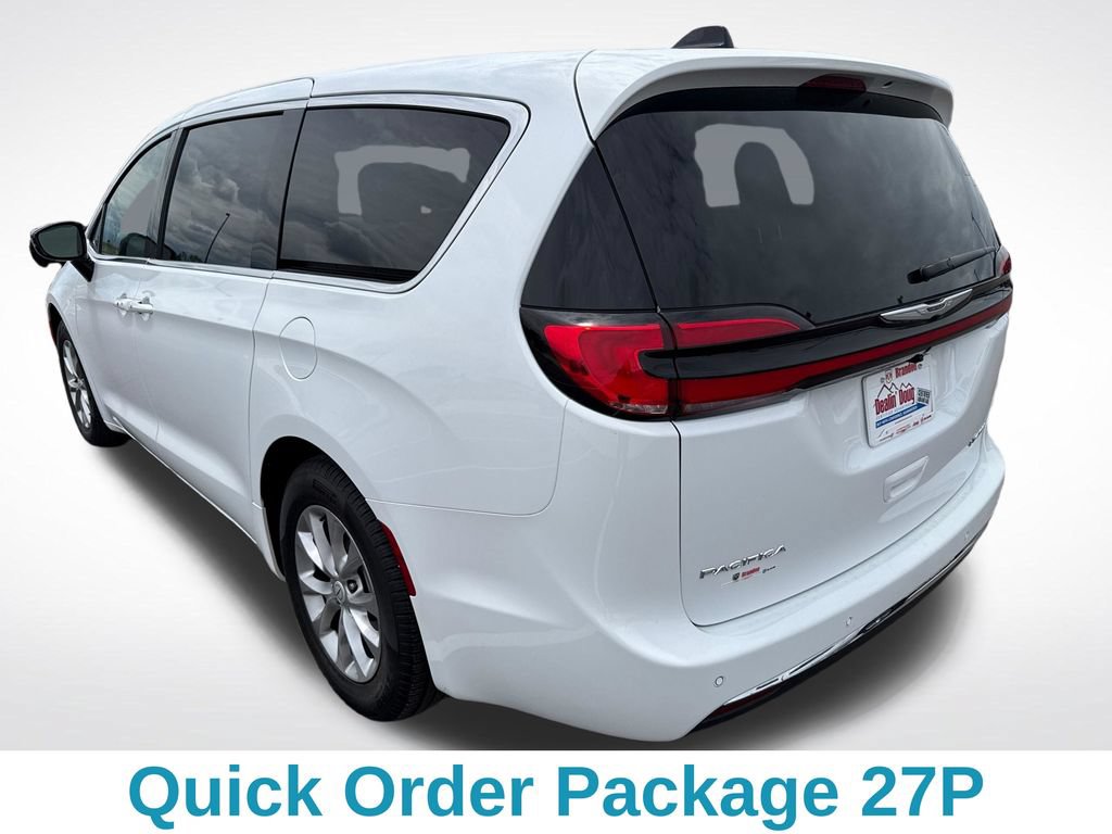 Used 2026 Chrysler Pacifica Limited FWD image 4