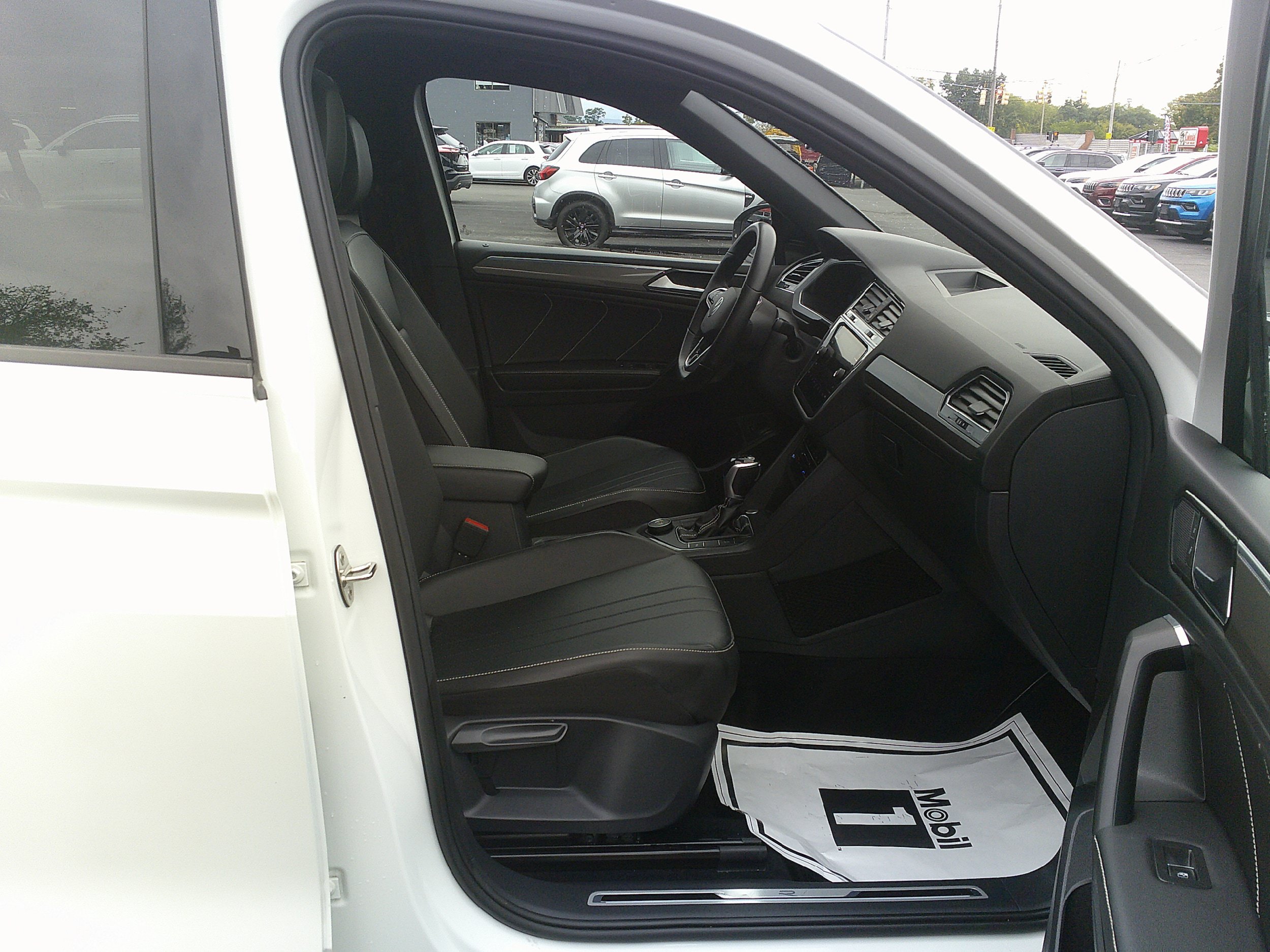Used 2022 Volkswagen Tiguan SE R-Line AWD/4WD image 27