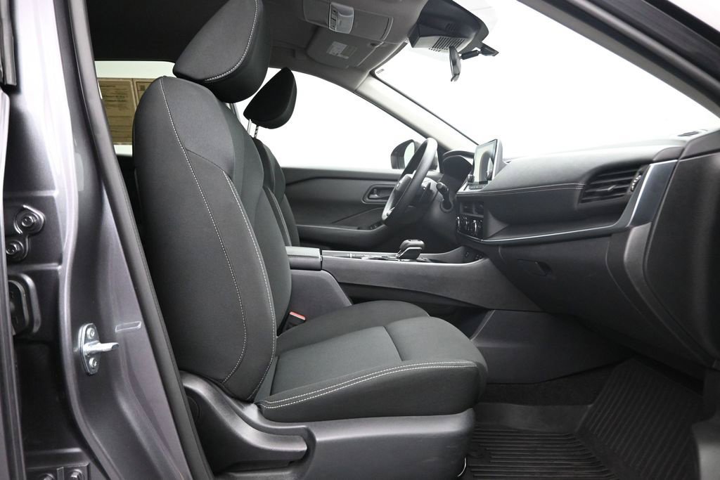 Used 2025 Nissan Rogue S FWD image 21