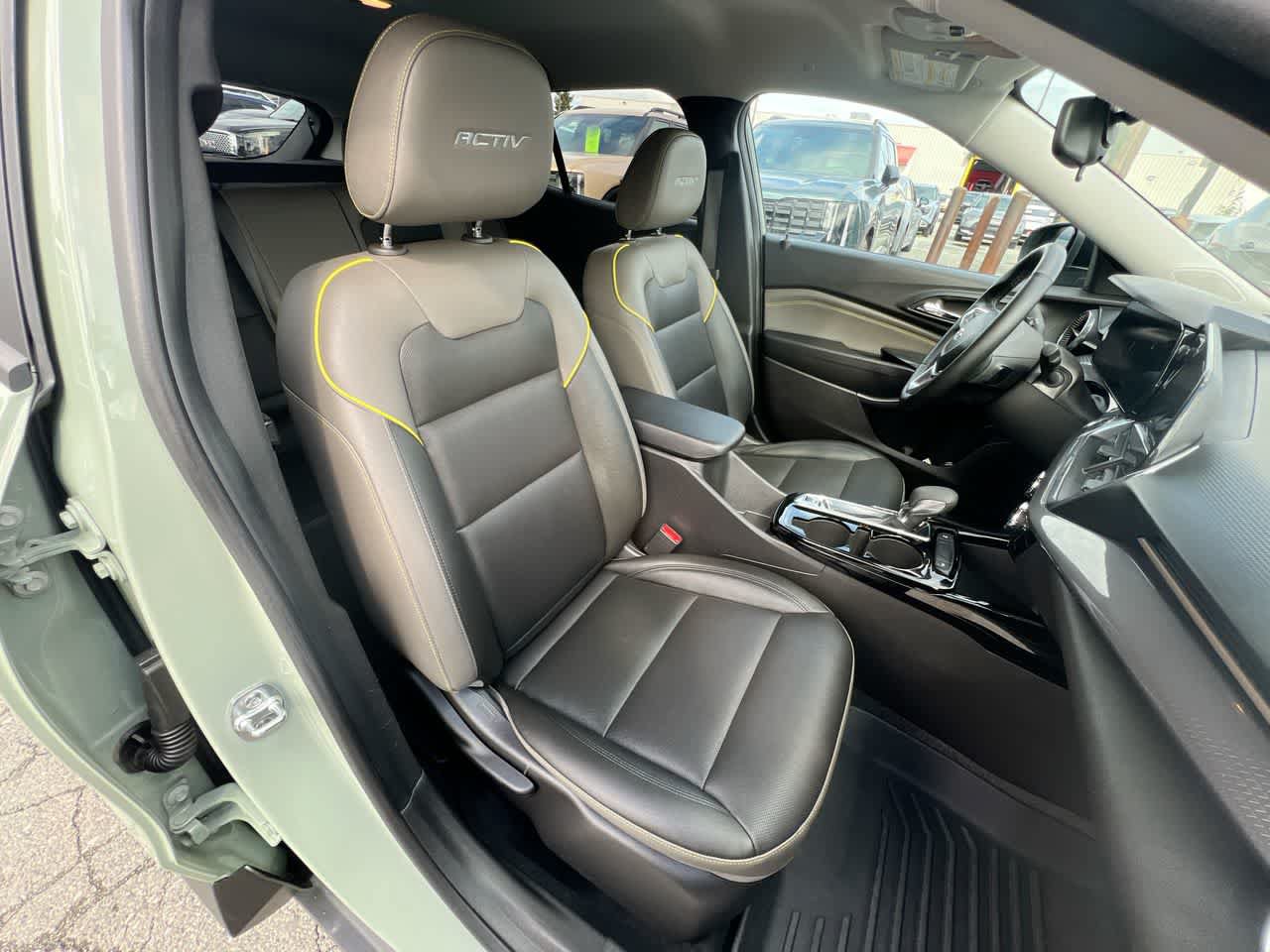 Used 2025 Chevrolet Trax ACTIV FWD image 28