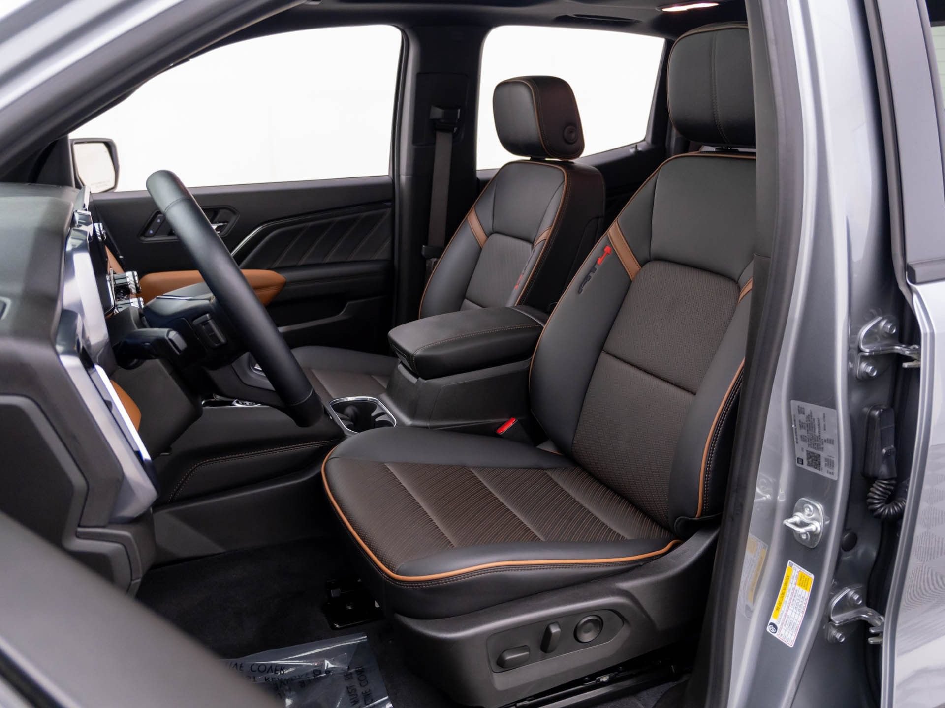 Used 2025 GMC Canyon AT4 w/ Nightfall Edition AWD/4WD image 16