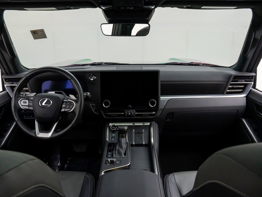 Used 2025 Lexus GX 550 w/ Cold Area Package image 11
