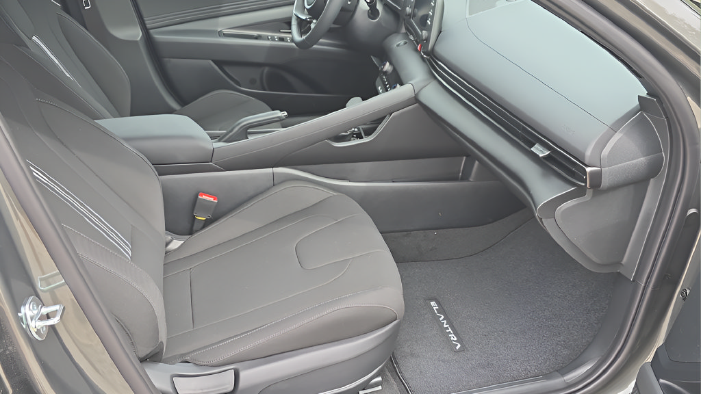 New 2026 Hyundai Elantra Sport w/ Cargo Package FWD image 13