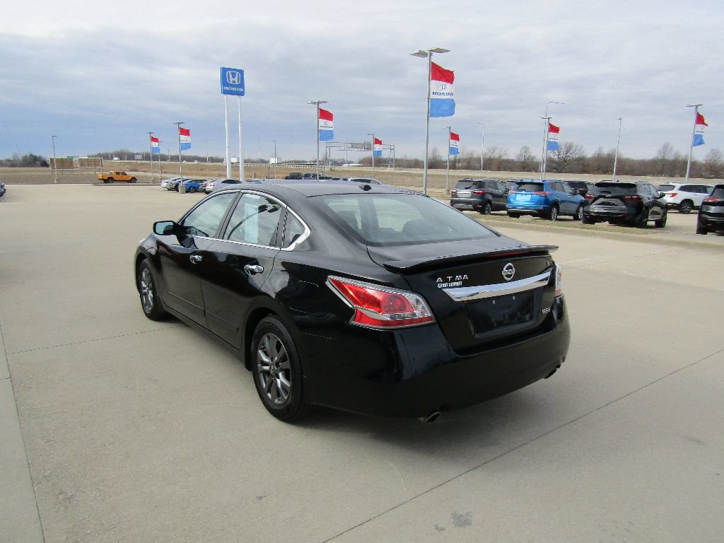 Used 2015 Nissan Altima 2.5 S w/ Special Edition Package FWD image 4