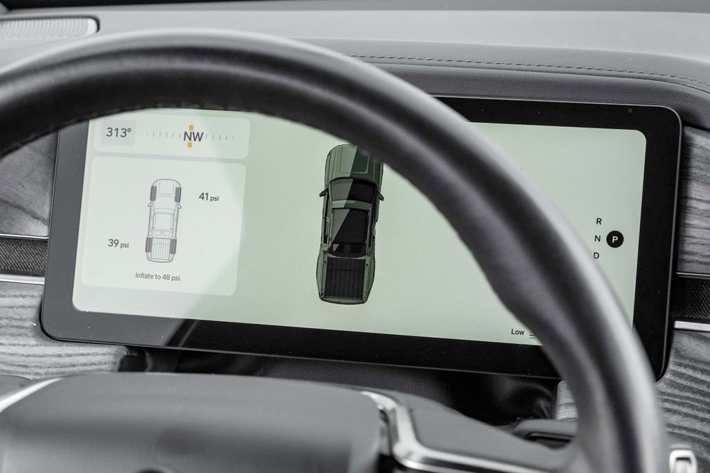 Used 2022 Rivian R1T Adventure image 18