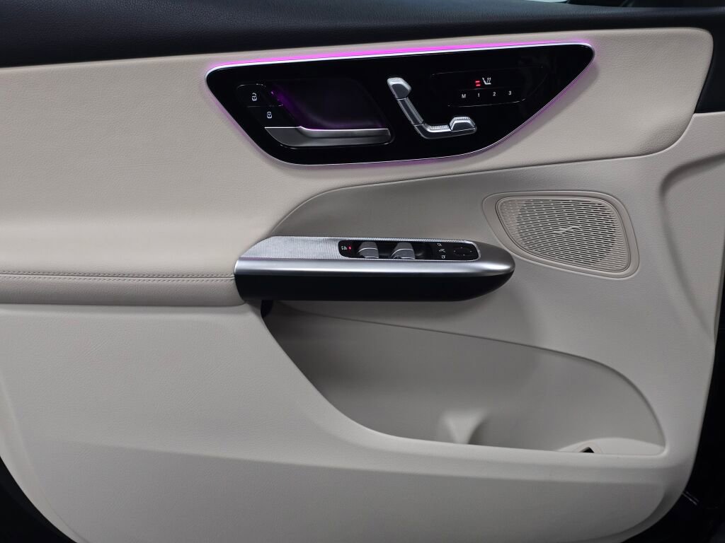 Certified 2025 Mercedes-Benz GLC 300 4MATIC image 28