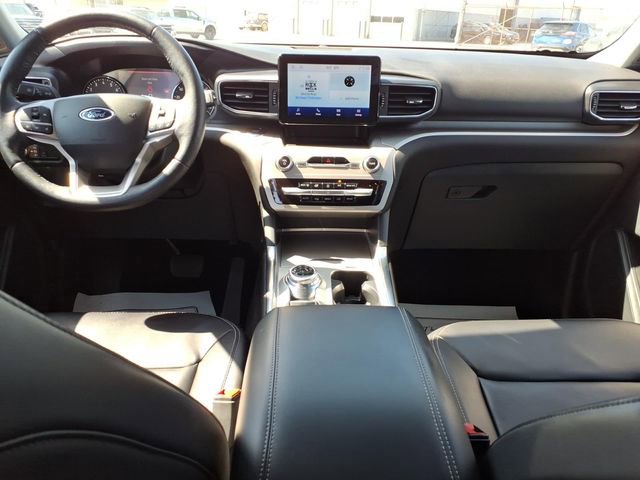 Used 2023 Ford Explorer XLT w/ Equipment Group 202A AWD/4WD image 13