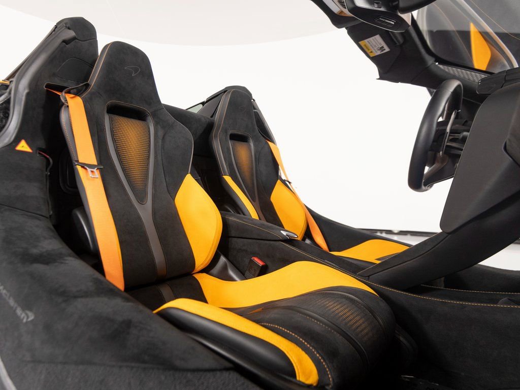 Used 2024 McLaren 750S Spider image 32