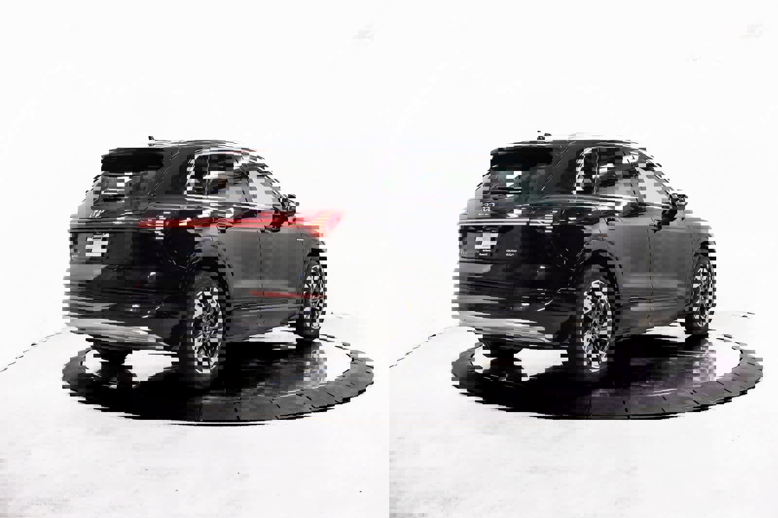 Used 2022 Audi e-tron Premium Plus w/ Premium Plus Package image 7