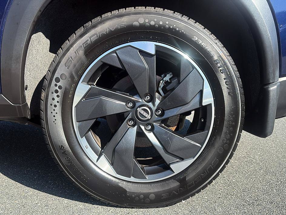 Certified 2025 Nissan Rogue SV AWD/4WD image 10