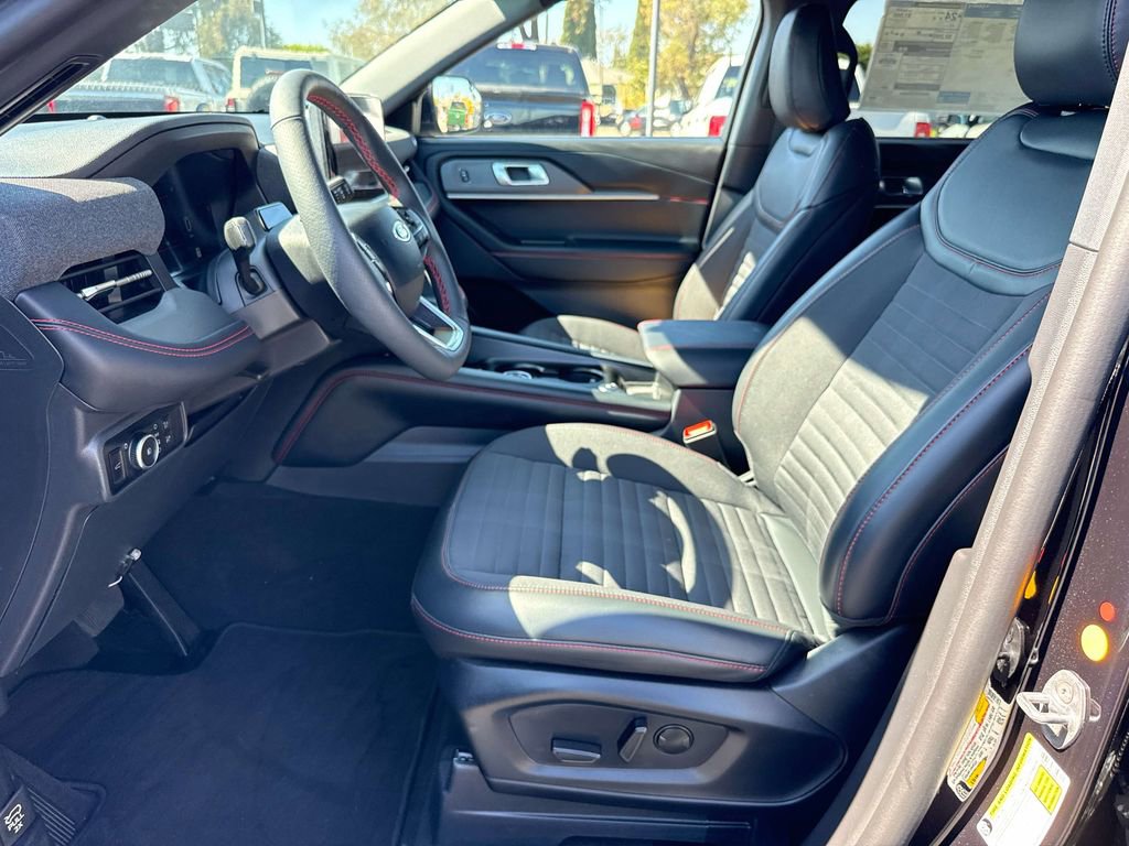 Used 2025 Ford Explorer ST-Line w/ Premium Package image 23
