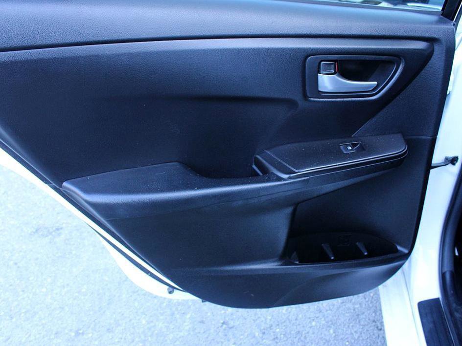 Used 2017 Toyota Camry SE image 17