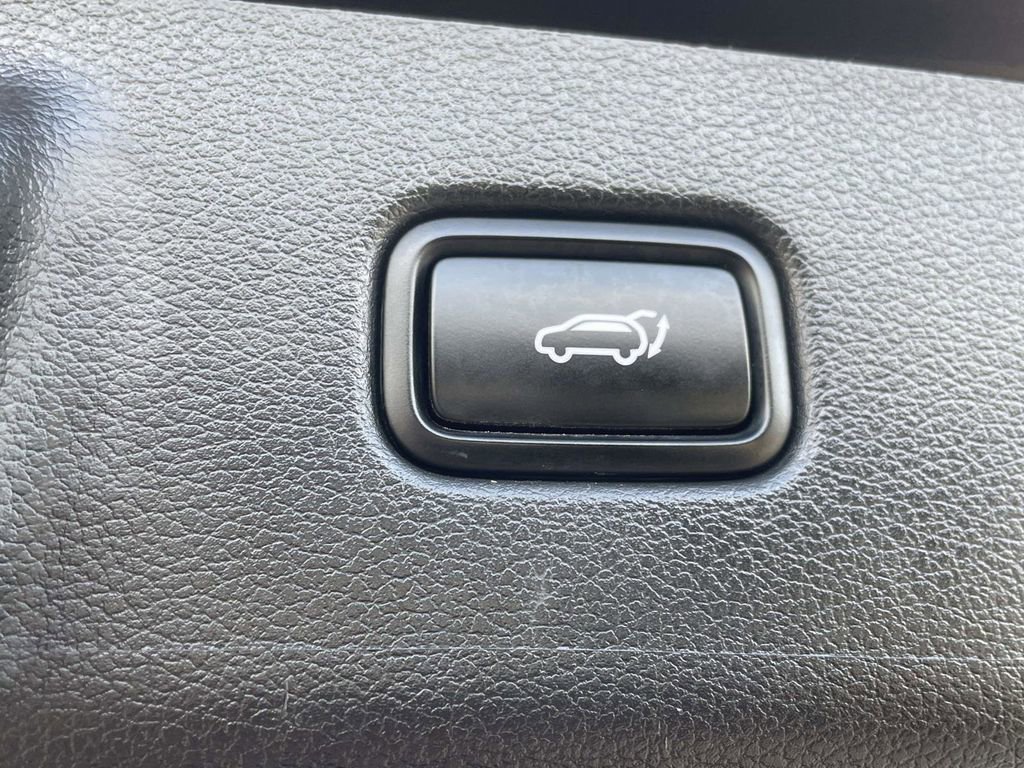 Used 2025 Hyundai Palisade SEL image 30