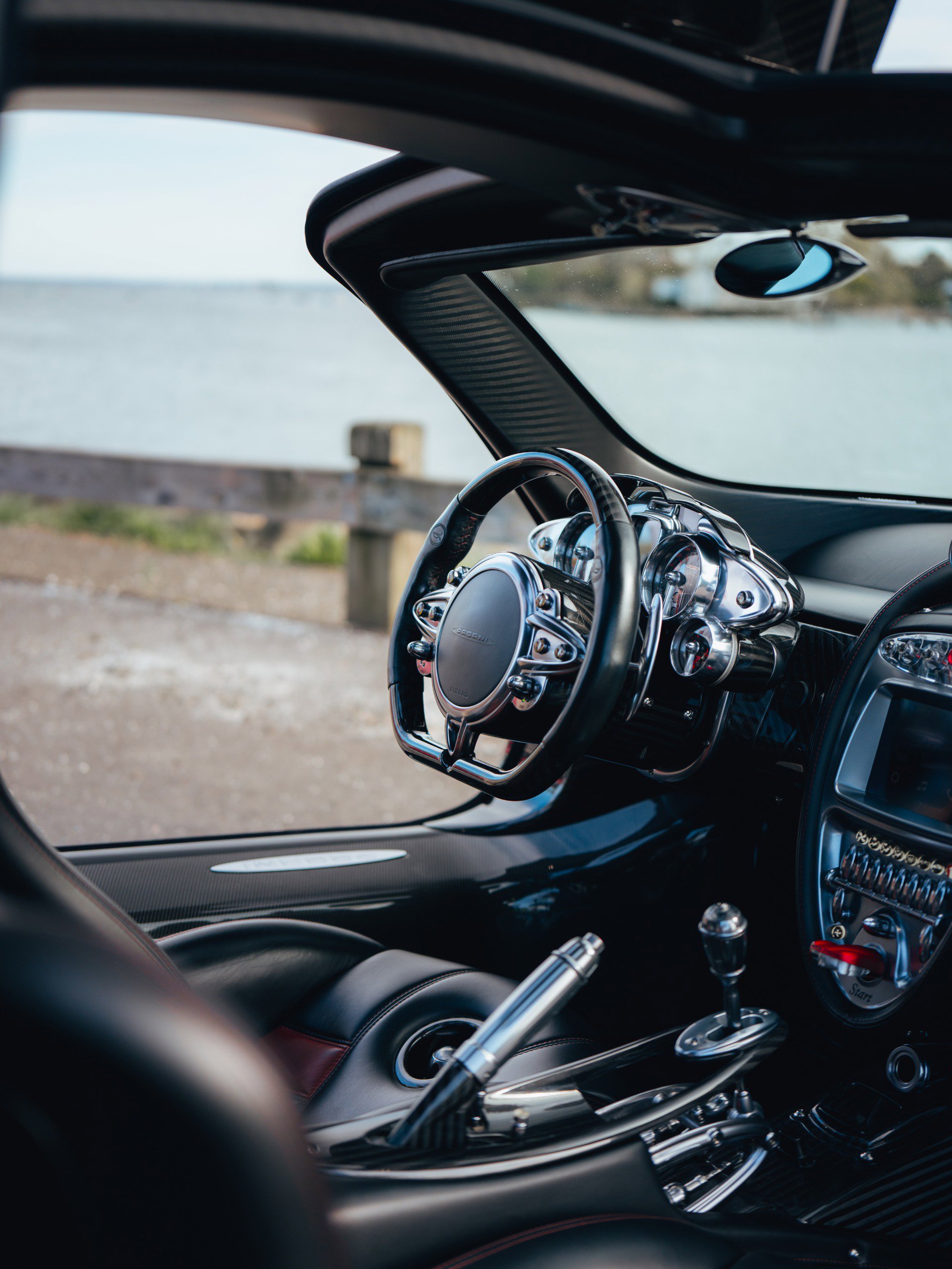 Used 2014 Pagani Huayra RWD image 15