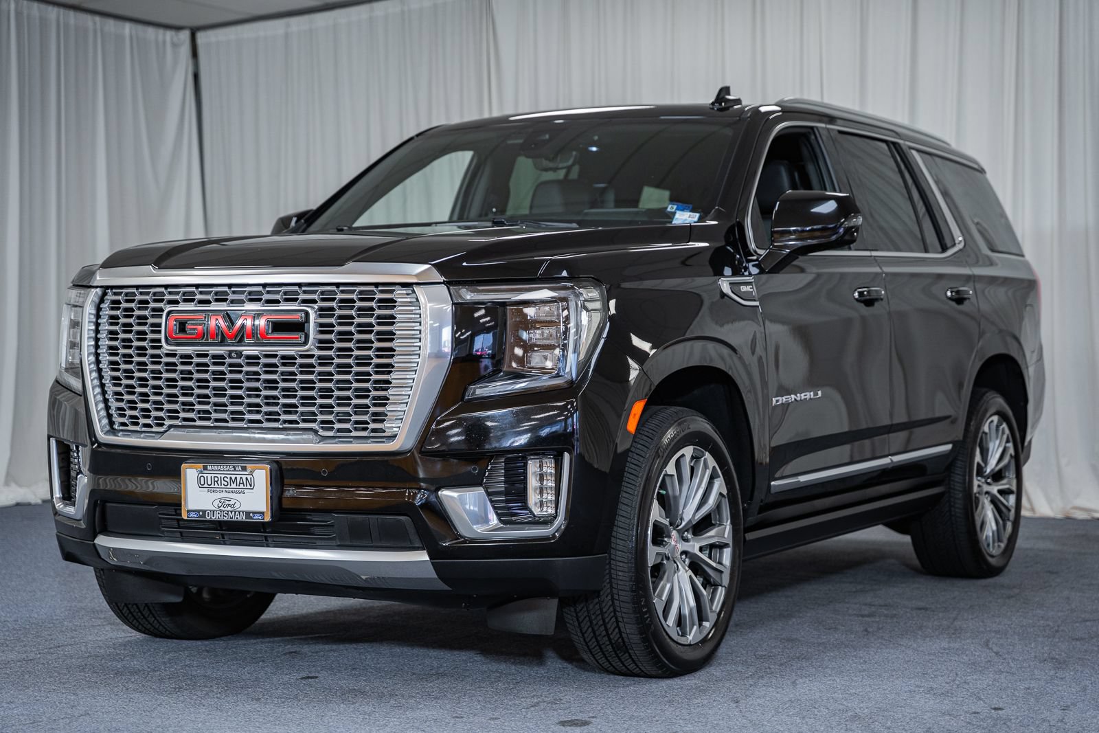 Used 2021 GMC Yukon Denali w/ Denali Premium Package AWD/4WD image 3
