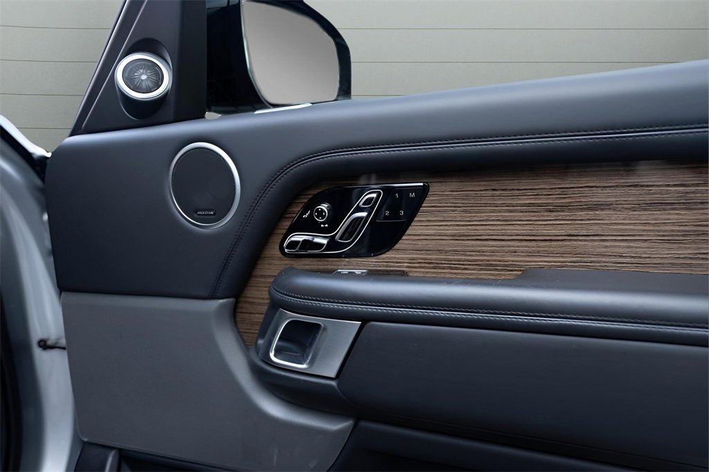 Used 2020 Land Rover Range Rover HSE image 30