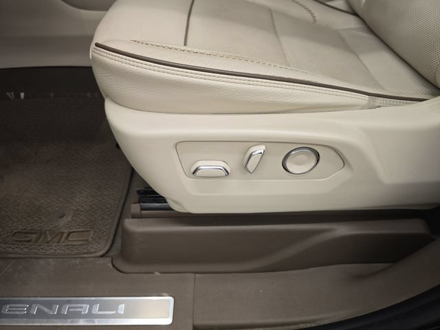 Used 2022 GMC Yukon XL Denali w/ Denali Ultimate Package AWD/4WD image 41