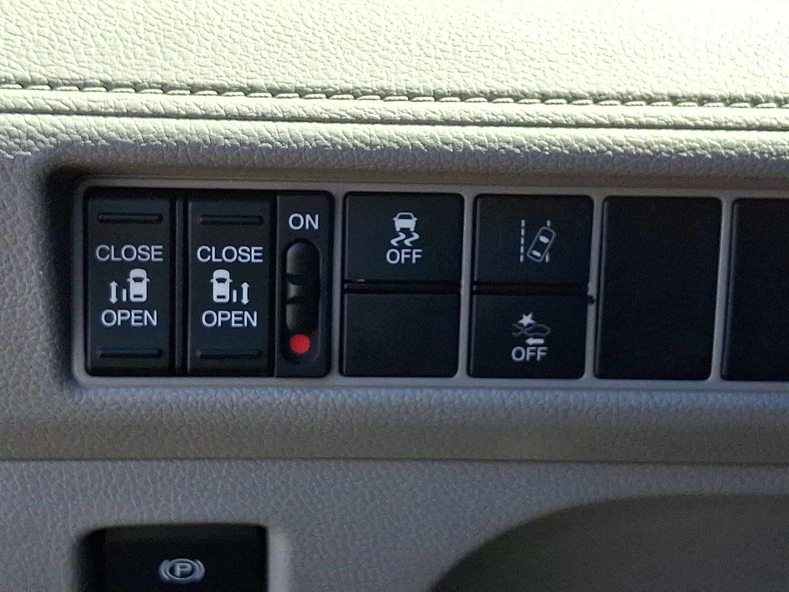 Used 2018 Honda Odyssey EX image 24