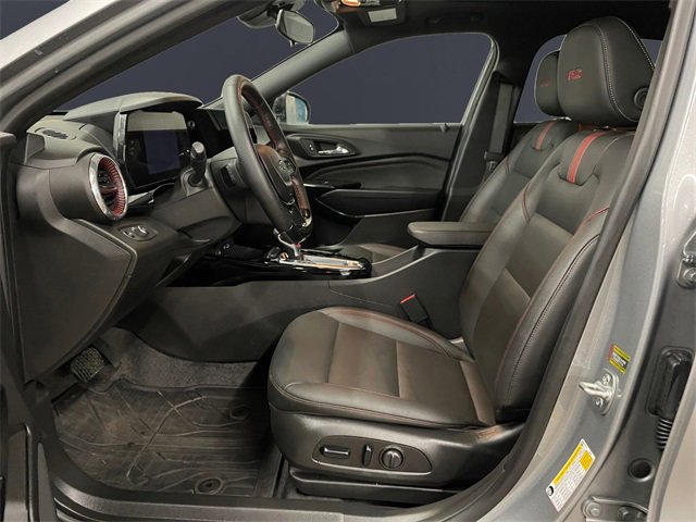 Used 2025 Chevrolet Trax RS w/ Sunroof Package image 9