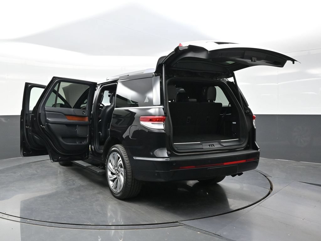 Used 2022 Lincoln Navigator Reserve AWD/4WD image 41