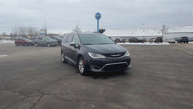 Used 2019 Chrysler Pacifica Limited image 3