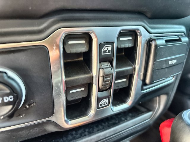 Used 2023 Jeep Wrangler Unlimited Sahara AWD/4WD image 21