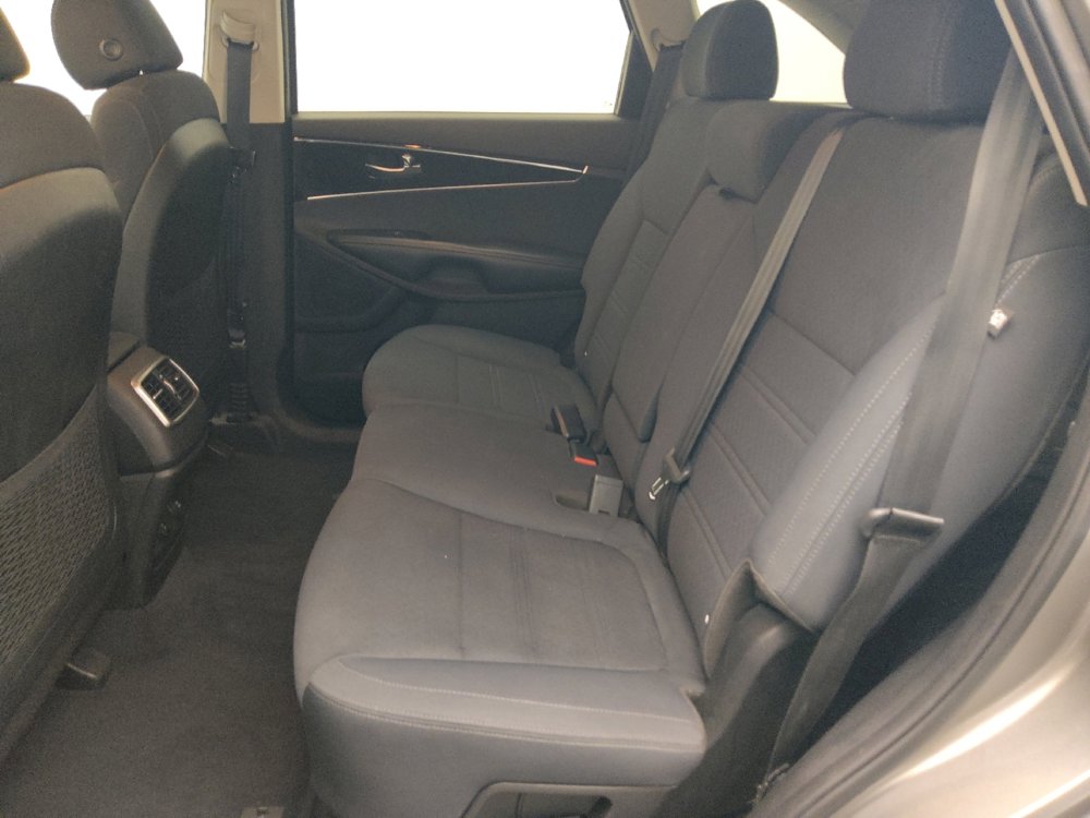 Used 2018 Kia Sorento LX image 18