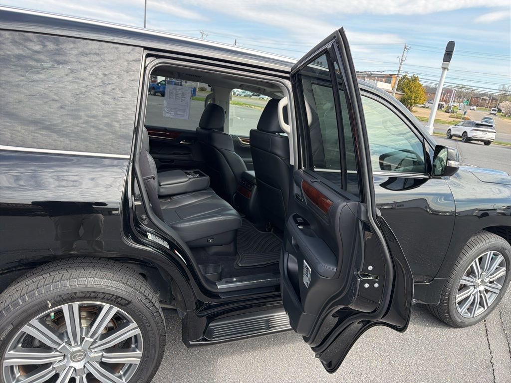 Used 2016 Lexus LX 570 4WD w/ Luxury Package image 20