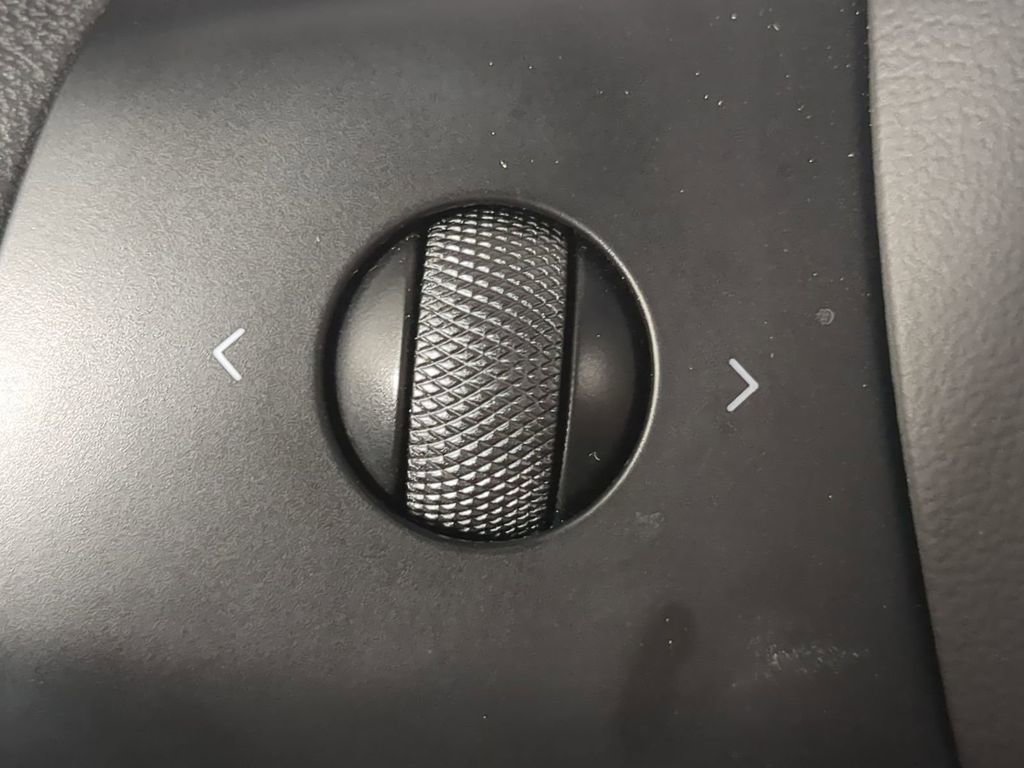 Used 2023 Tesla Model Y Performance image 30