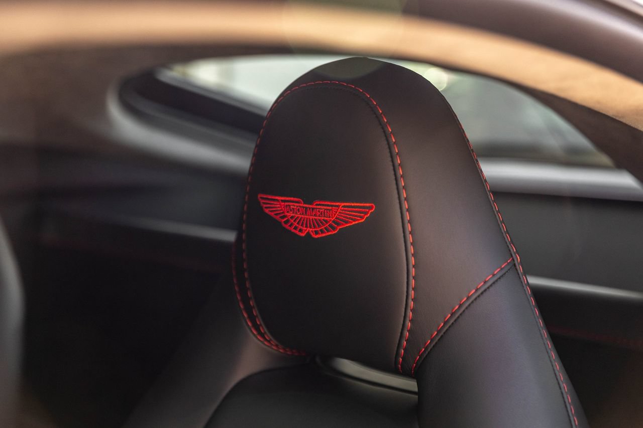 Used 2021 Aston Martin V8 Vantage Coupe RWD image 33