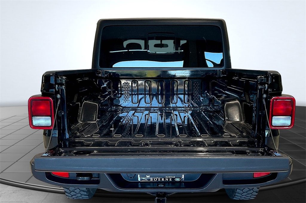Used 2022 Jeep Gladiator Willys image 18